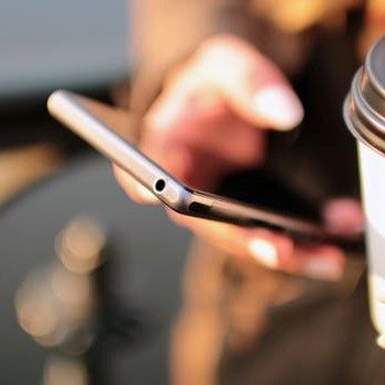 hands-coffee-smartphone-technology (2)